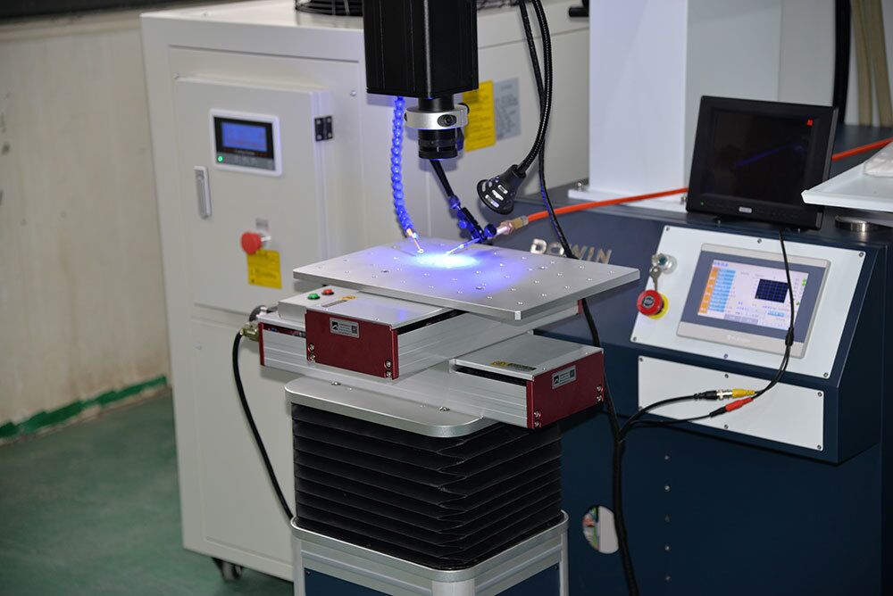 200W 400W YAG Series Spot Soldering Mould Repair Laser Welding Machine For Metal