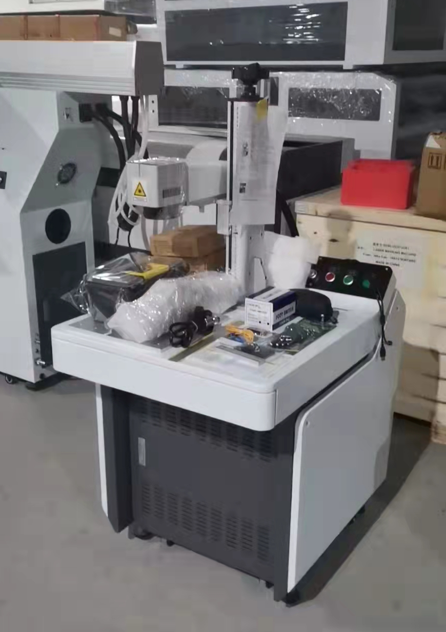 50W 3D Fiber Laser Metal Engraving Marking Machine on Curve Metal