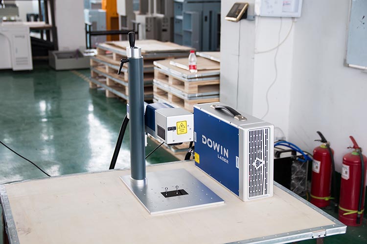 Good Price Logo 20w 30w Raycus Fiber Mini Laser Marking Machine Lazer Date Printing Machine Metal Deep Engraving Machine