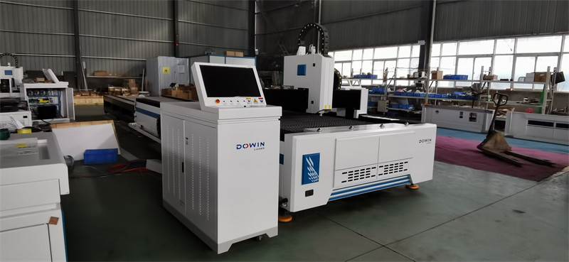 Top Selling 2Kw Laser Cutting Machine Fiber Laser Cutter for Metal Cutting