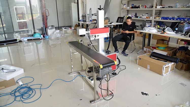 PVC pipe flying marking add conveyor belt fiber laser marking machine