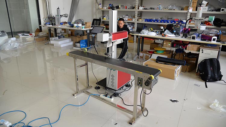 Online Fly Fiber Laser Marking Machine for Pipe Plastic Package Online