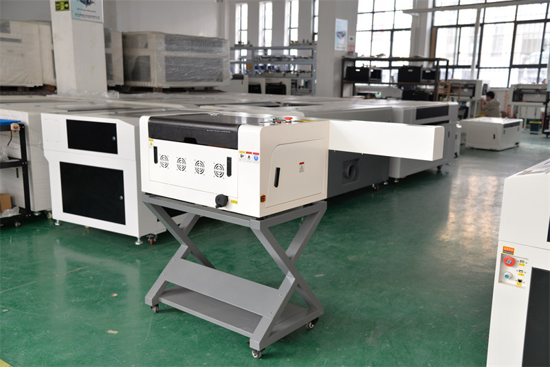 Factory direct mini rubber stamp marking machine desktop digital co2 laser engraving machine to make rubber stamp.