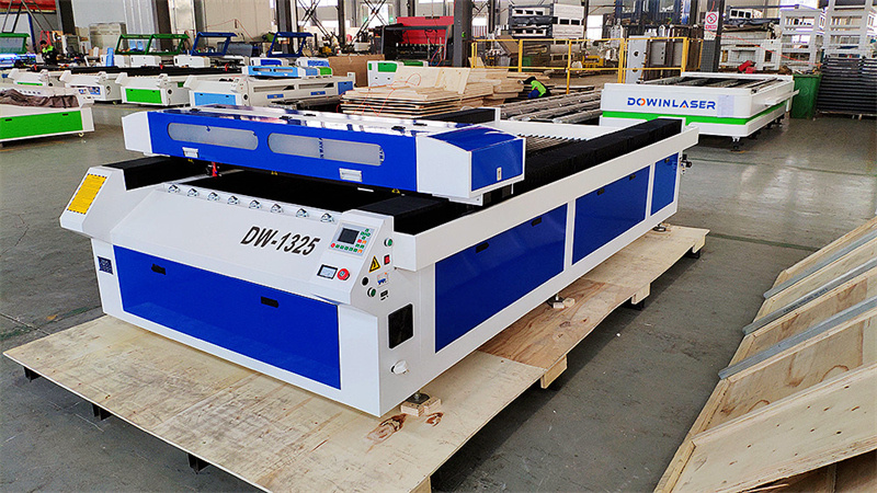 Big Size 1325 1530 Co2 Laser Cutting Machine With Servo Motor 200W 220W 3000W Laser Cutters