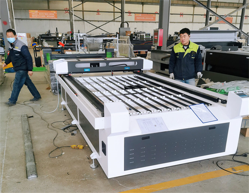 Big Size 220W 260W 300W Co2 Laser Engraving and Cutting Machine with Servo Motor