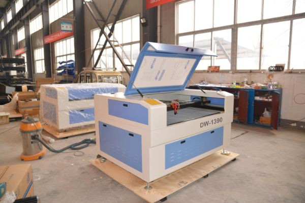 80w 100w 130w Acrylic Cutting Machinery Tumbler Bottle Laser Cutting And Engraving Machine