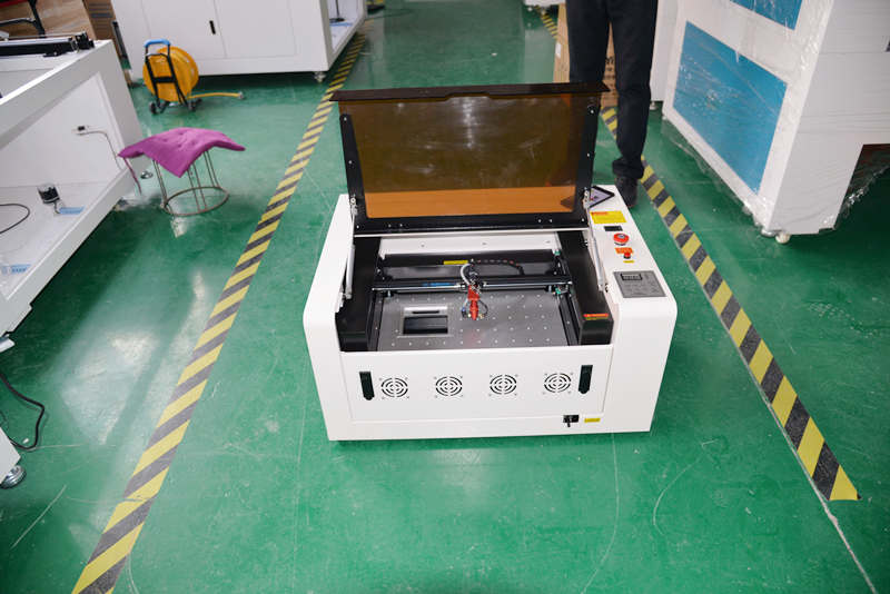Domestic Desktop Rubber CO2 Laser Engraving and Cutting Machine