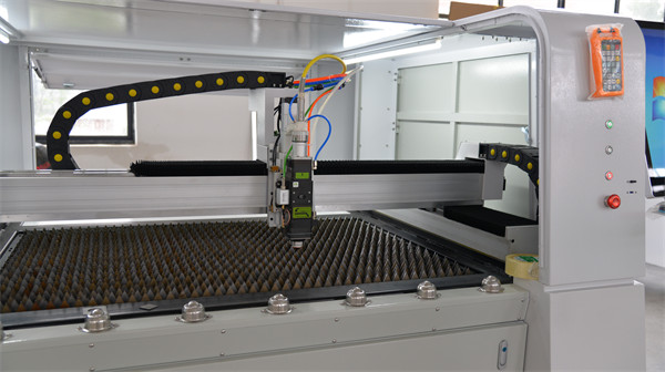 DOWIN 1390 2000W CNC Fiber Laser Cutting Machine Raycus Laser Power