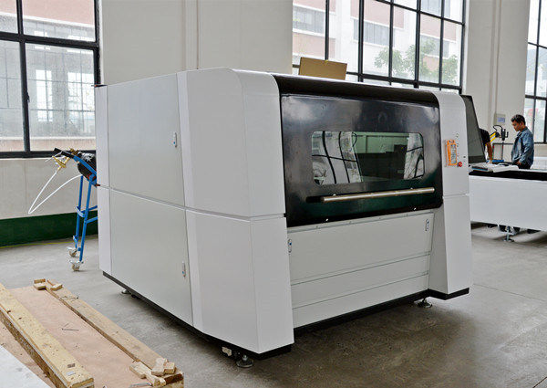 DOWIN 1390 2000W CNC Fiber Laser Cutting Machine Raycus Laser Power