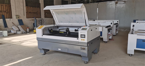 Co2 Metal Cutting Machine 130*90cm Co2 Laser Cutter for Wood Acrylic Metal Stainless Steel