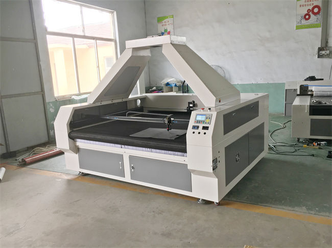 1610 1810 Double Laser Cutting Head Leather Cloth Garment Laser Label Cutting Machine Ccd Camera Autofeed Fabric