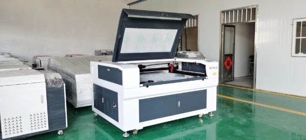 CNC Fabric Cloth Cutting Machine 1390 Laser Cutting Machine Price