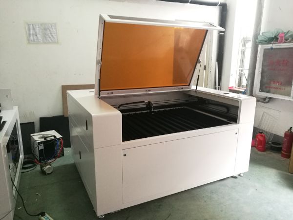 Advantages of 1390 CO2 NonMetal Laser Cutting Machine