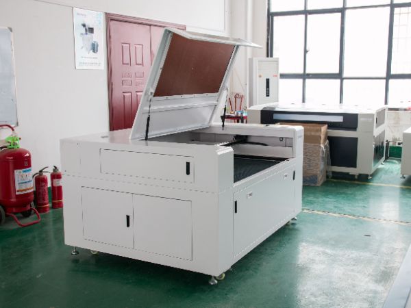 1390 Garment Cutting And Engraving Machine Laser Machine For Leather