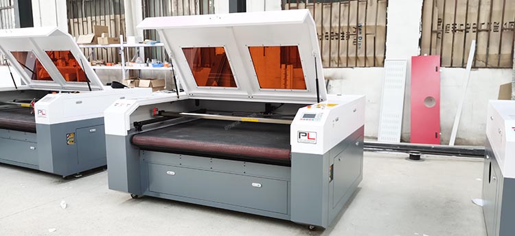 1610 Auto Feeding Double Laser Cutting Machine 130W Double Head CO2 Laser Fabric Cutting Machine For Blouse