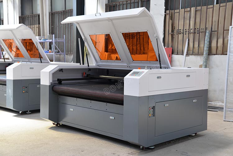 100w Auto feeding 1610 Co2 laser cutting machine for fabric cloth laser cutting machine