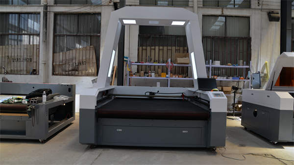 Garment Processing Factory 100W Auto Cloth Laser Cutting Machine with Auto Feeding System