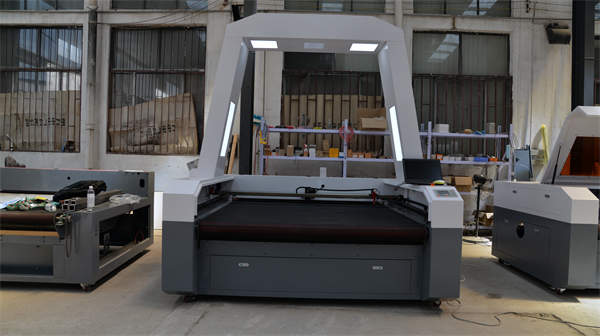 Dual Laser Heads Auto Cloth Laser Cutter Machine 100W Cutting Machine for Fabric