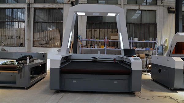 100W Fabric Garment Cloth Laser Cutter Camera Cutting Machine Auto Fabric Cutting Machine with Trocen Software