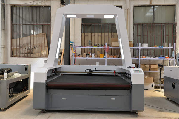 Best Auto CNC Fabric Cutting Machine 1610 100W Laser Cutter with Dual Heads Asynchronous