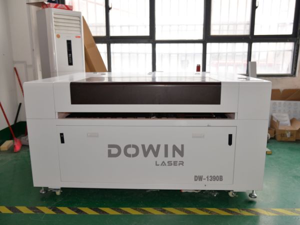 CO2 Laser Cutting and Engrving Plastic Sheet CNC Laser Cutting Machine