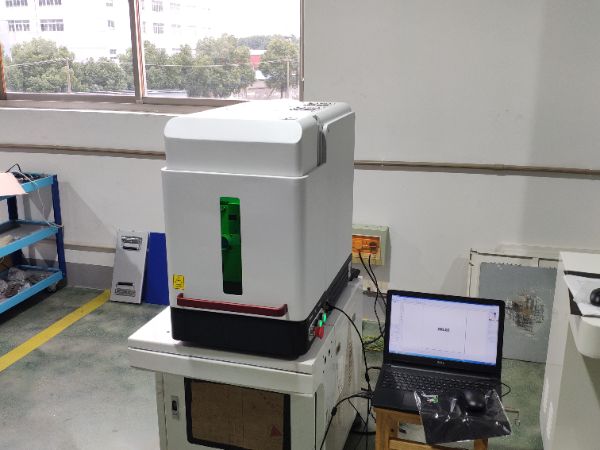 Fiber Laser Marking Machine Enclosed Engraving Machine