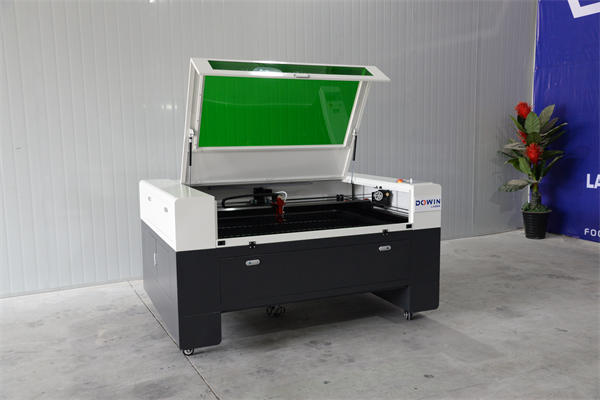 Domestic well-known reci laser tube is used in CO2 laser engraving machine