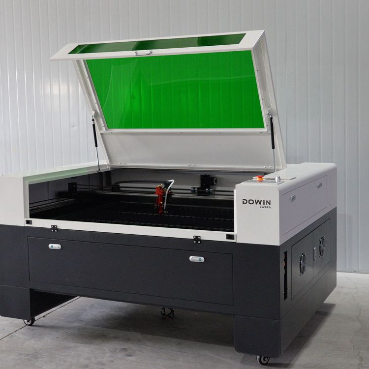 Laser cutting machine cutting window grille art paper-cut is simple and efficient