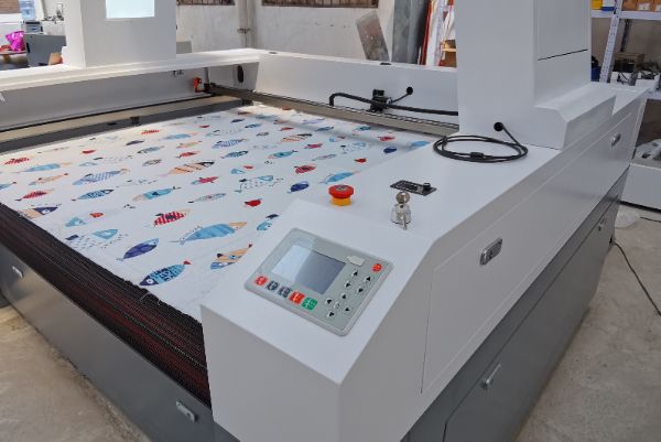 What to consider when choosing a large fabric laser cutting machine?