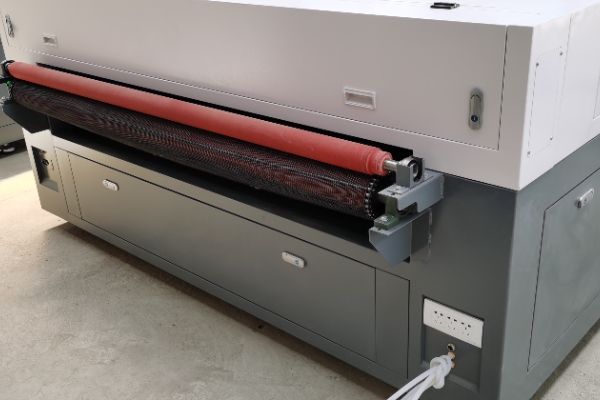 Professional Auto Feeding Laser Cutting Machine Auto Fabric Laser Cutter 1814 1610 Garment Cutting Machine with CCD