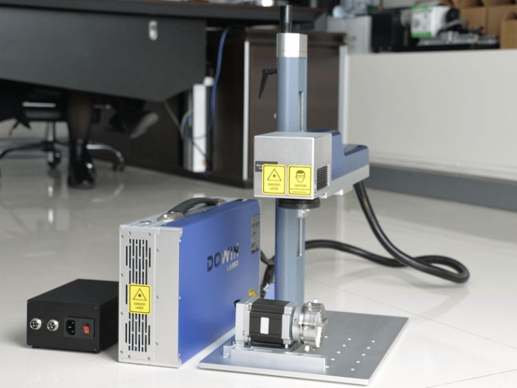 30W Mini Portable Fiber Laser Marking Machine for Metal Jewelry Laser Marking