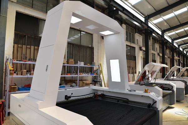 What to consider when choosing a large fabric laser cutting machine?