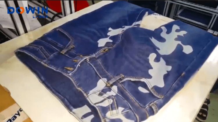 CO2 laser marking machine adds patterns to clothing fabrics