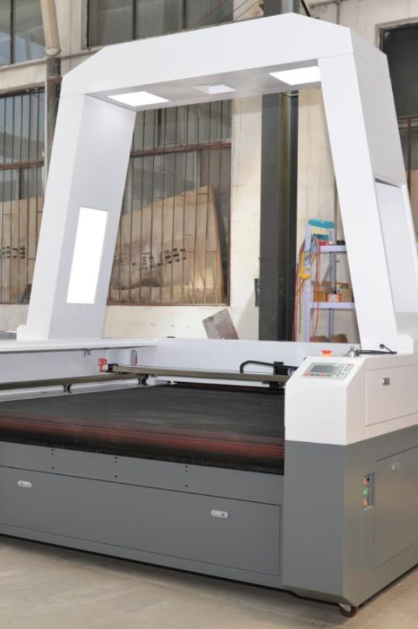 What is the configuration of CCD1814 1610 laser cutting machine?