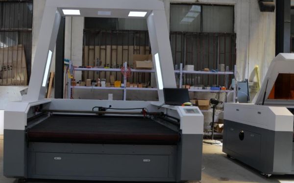Is the effect of CCD1814 1610 laser cutting machine cutting fabrics good?