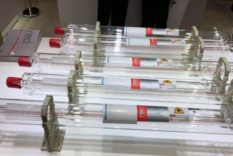 Domestic well-known reci laser tube is used in CO2 laser engraving machine