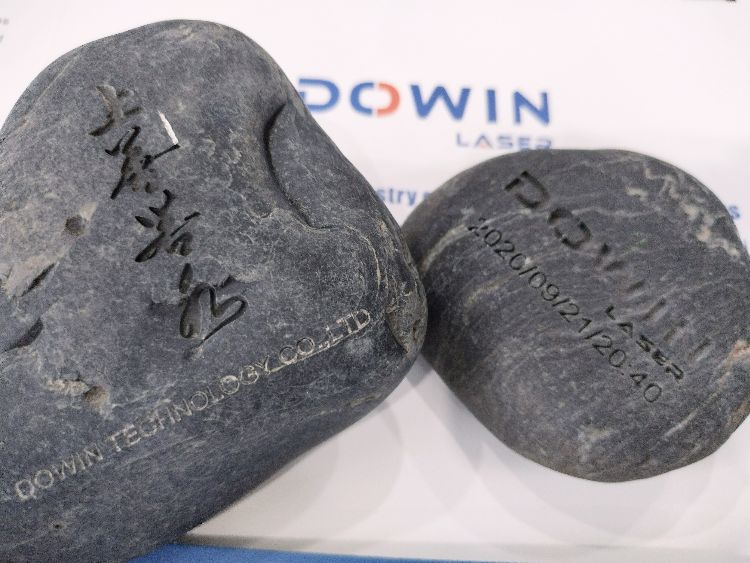 Fiber laser marking machine engraves stone to create exquisite crafts