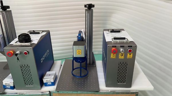 30w portable fiber laser marking machine handheld laser marking machine  small laser engraving machine