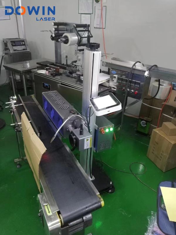 Chinese factory fiber co2 uv laser machine online fast flying marking machine with conveyor belt for boxes mass production