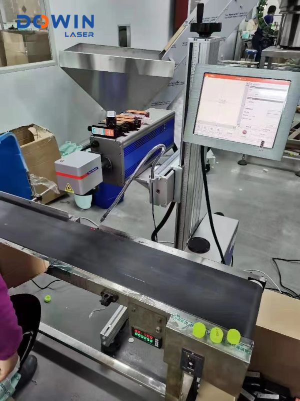 Online co2 flying laser marking machine assembly line flying laser coding machine for plastic