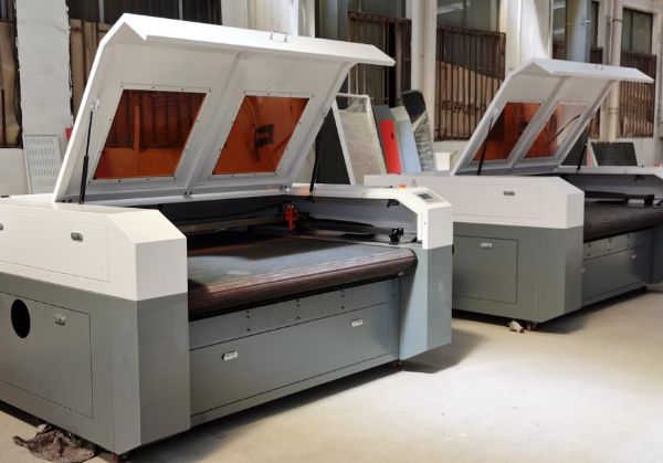 Professional CNC Laser Cutting Machine for Fabric Automatic Fabric Laser Cutting Machine