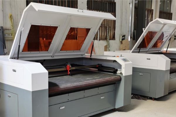 Auto Feeding Laser Cutting Machine Fabric Laser Cutting Machine Industry Fabric Cutting Machine Price