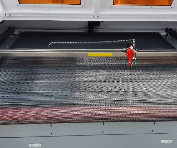 Customized Fabric Laser Cutting Machine Sportswear Cutting Machine 1610 100w 130w Laser Cutting Machine