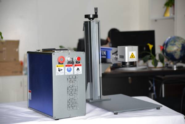 Fiber Laser Marking Machine 20w 30w 50w Raycus JPT Laser Marking Machine Split Laser Marking Machine