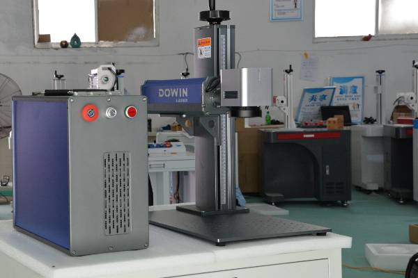 Mopa Laser Fiber Marking Machine 20W 30W JPT Fiber Laser Machine M7 Color Marking Machine Metal