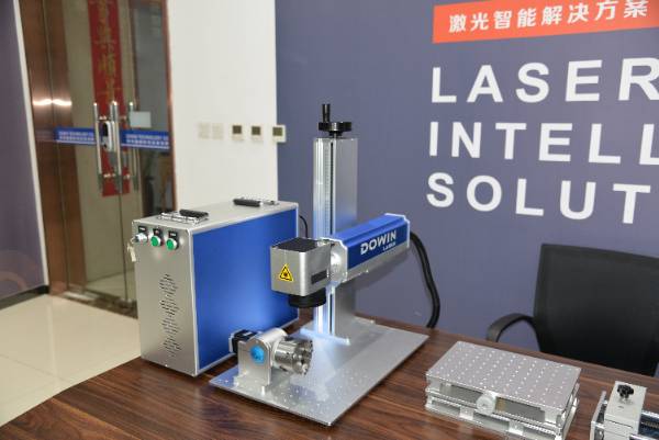 Portable Small Fiber Laser Marking Machine 20w 30w 50w Max Raycus JPT Laser Marking Machine