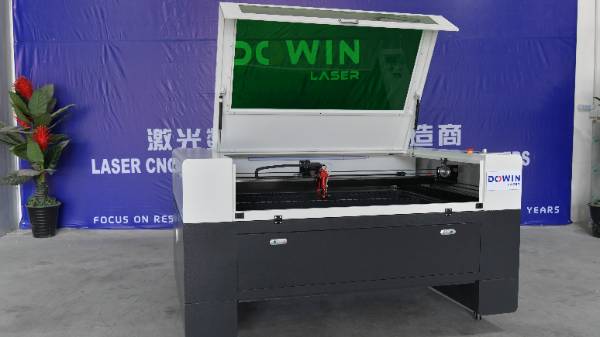 Professional CO2 Laser Cutting and Engraving Machine RECI CDWG YONGLI Laser Engraver